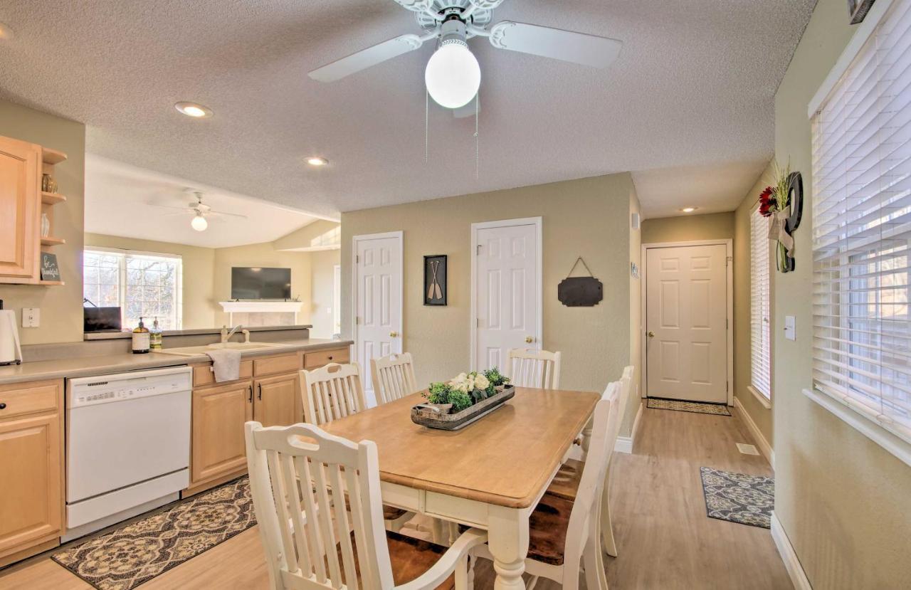 Waterfront Townhome With Private Dock And Lake Views Lake Ozark Zewnętrze zdjęcie