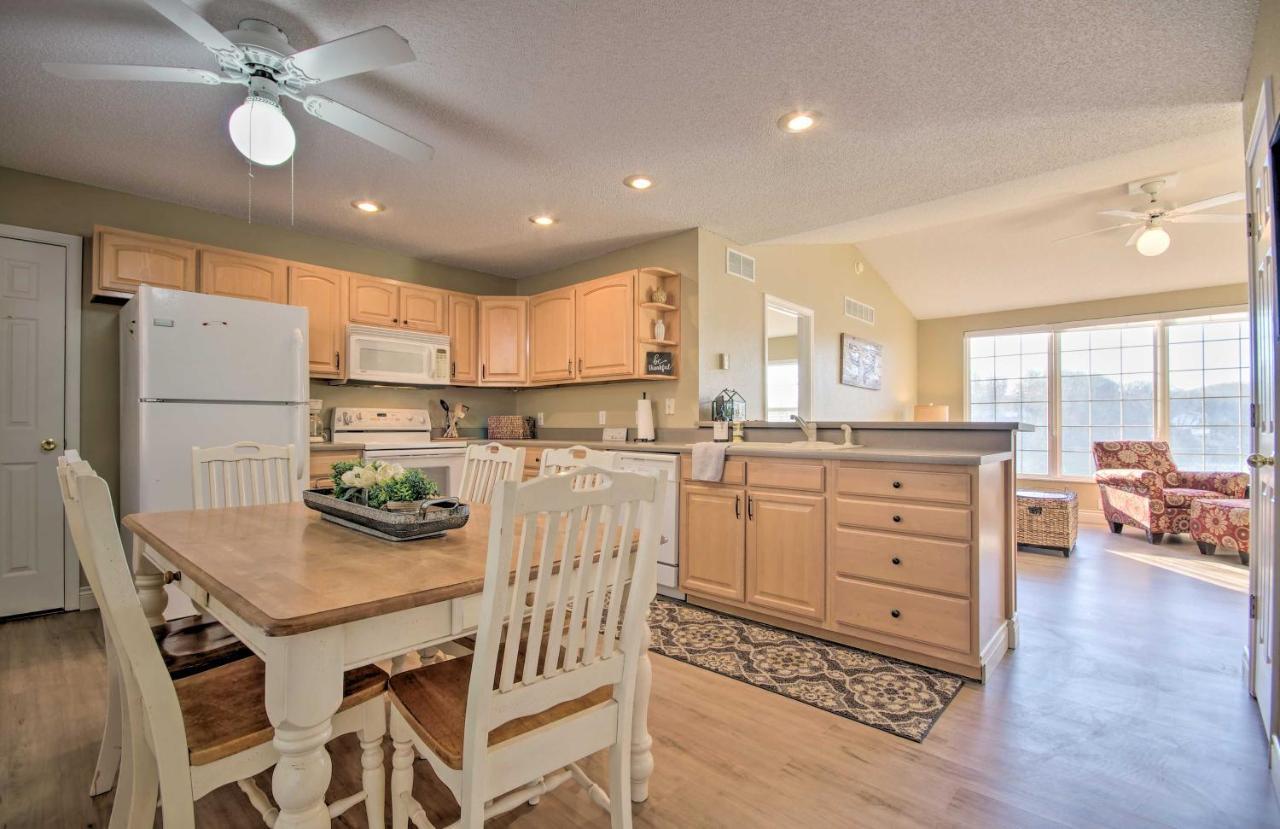 Waterfront Townhome With Private Dock And Lake Views Lake Ozark Zewnętrze zdjęcie