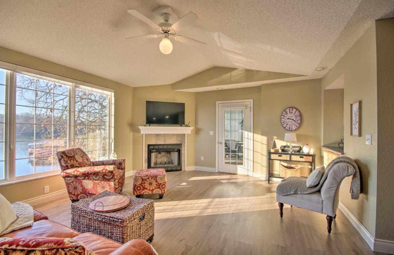 Waterfront Townhome With Private Dock And Lake Views Lake Ozark Zewnętrze zdjęcie